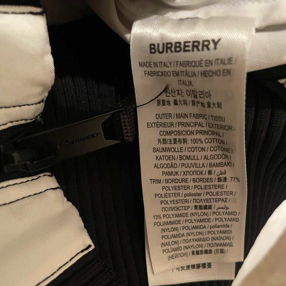 Burberry Short-Sleeve Rib Knit Detail
Cotton Oversized Shirt - Picture 14 of 14